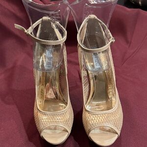 Jennifer Lopez Beige Peep-Toe Heels Size 7.5